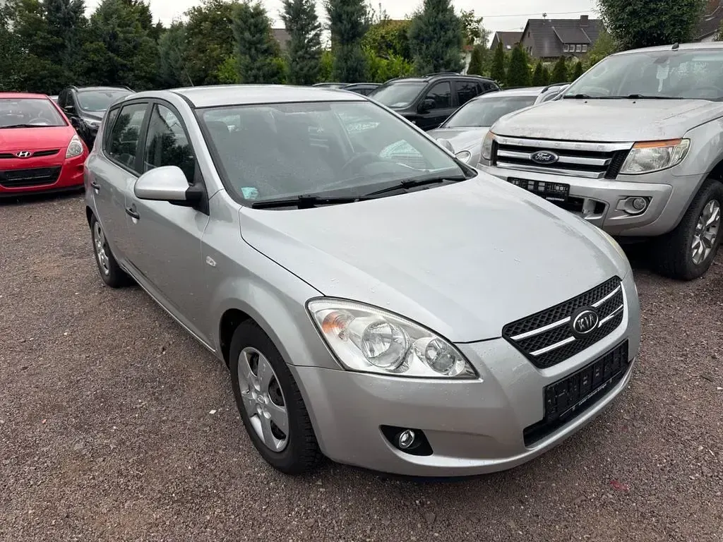 Gebraucht Kia Ceed LX 109 PS (80 kW) 2007 Silber Kleinwagen