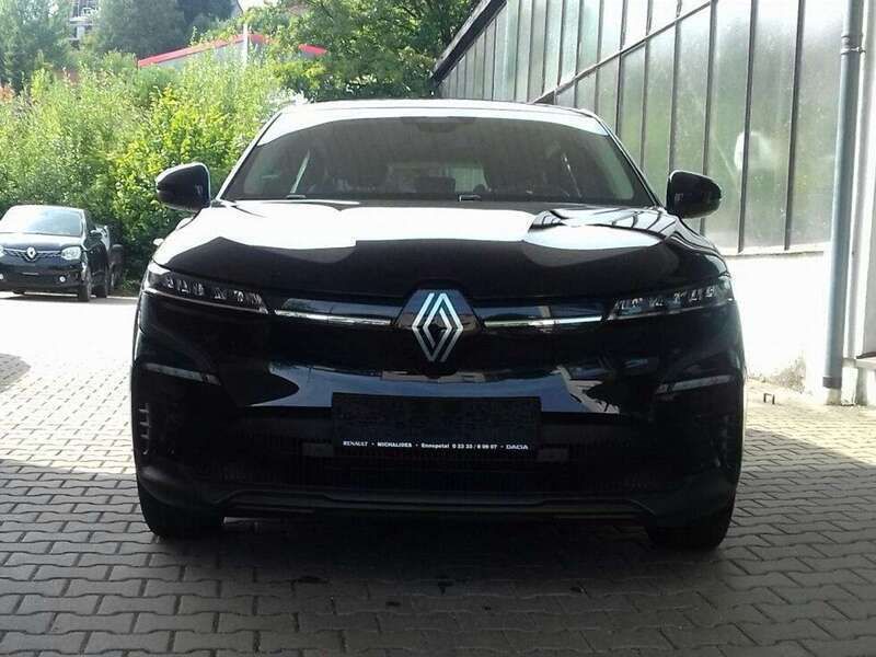 Schwarz Gebraucht 2022 Renault Mégane Evolution Limousine | 25.550 € (Etwas zu teuer) - Bild 1/4