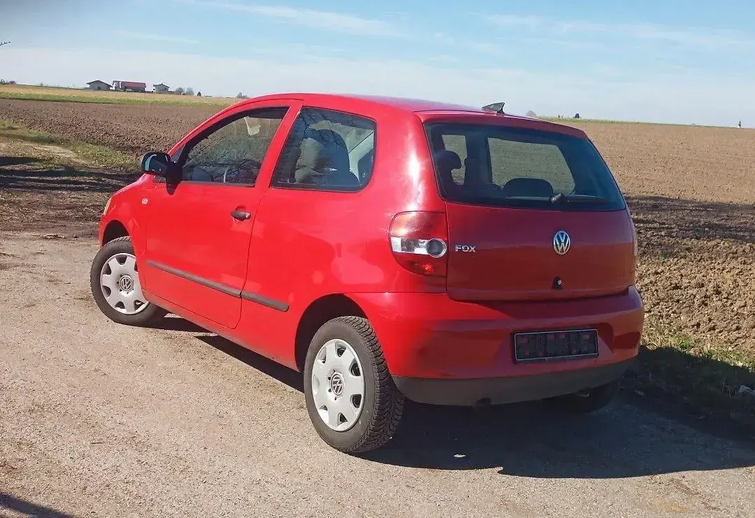 Gebraucht VW Fox 54 PS (39 kW) 2006 Rot Kleinwagen
