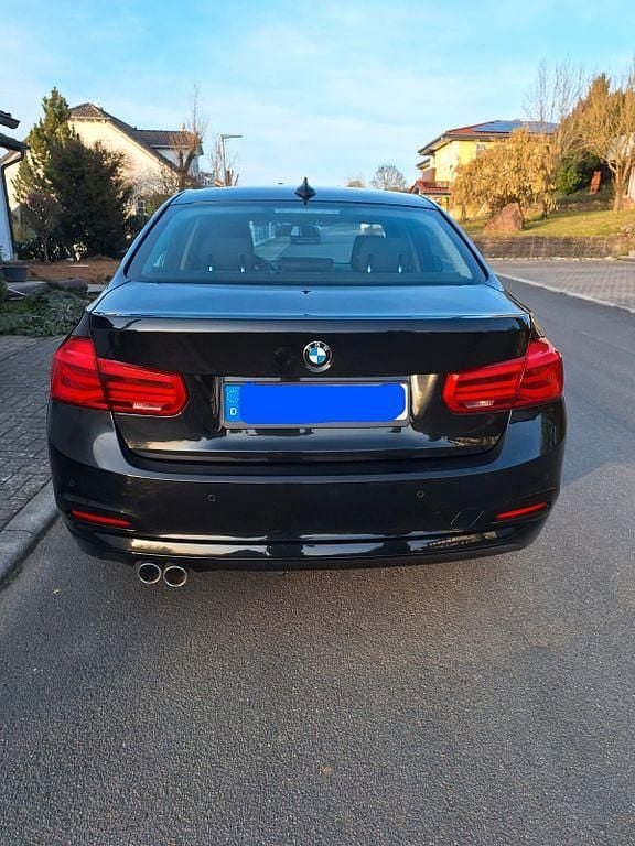 Gebraucht BMW 320 Advantage 190 PS (139 kW) 2018 Schwarz Limousine