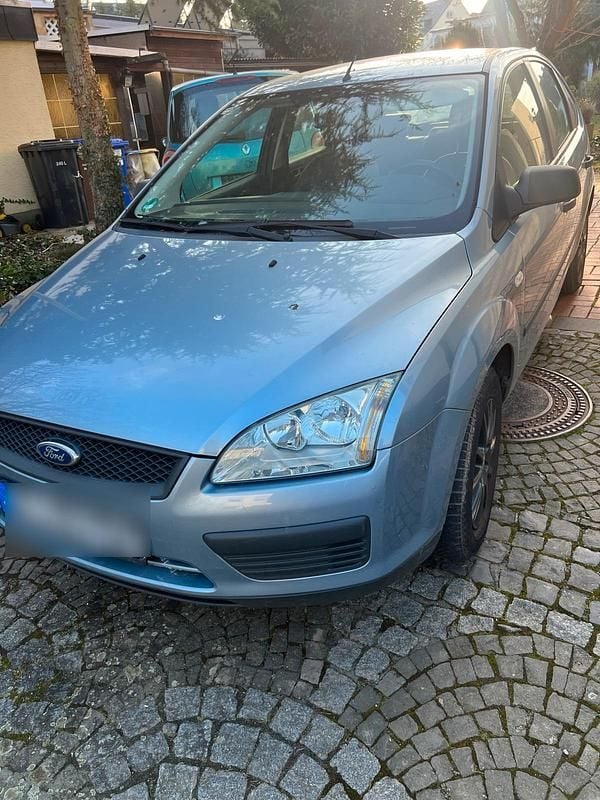 Blau Gebraucht 2006 Ford Focus Titanium Kleinwagen | 1.300 € (Superpreis) - Bild 1/4
