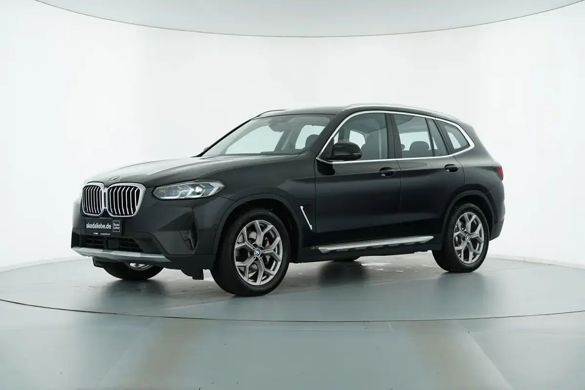 Gebraucht BMW X3 252 PS (185 kW) 2023 Black sapphire metallic SUV