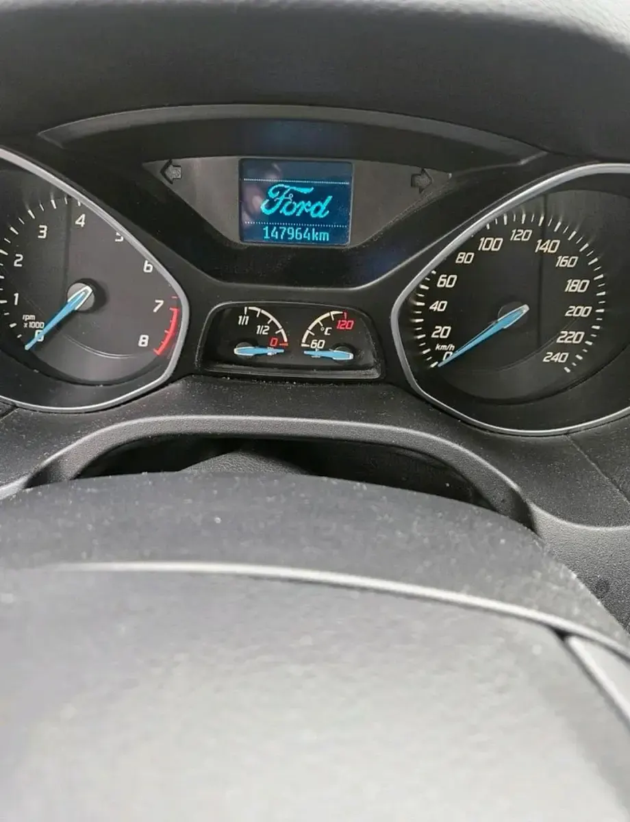Gebraucht Ford Focus 75 PS (55 kW) 2014 Weiß Kleinwagen