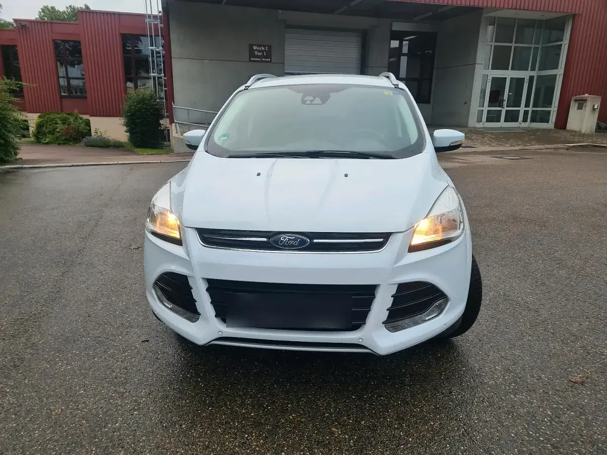Gebraucht Ford Kuga Titanium 140 PS (102 kW) 2013 Weiß SUV