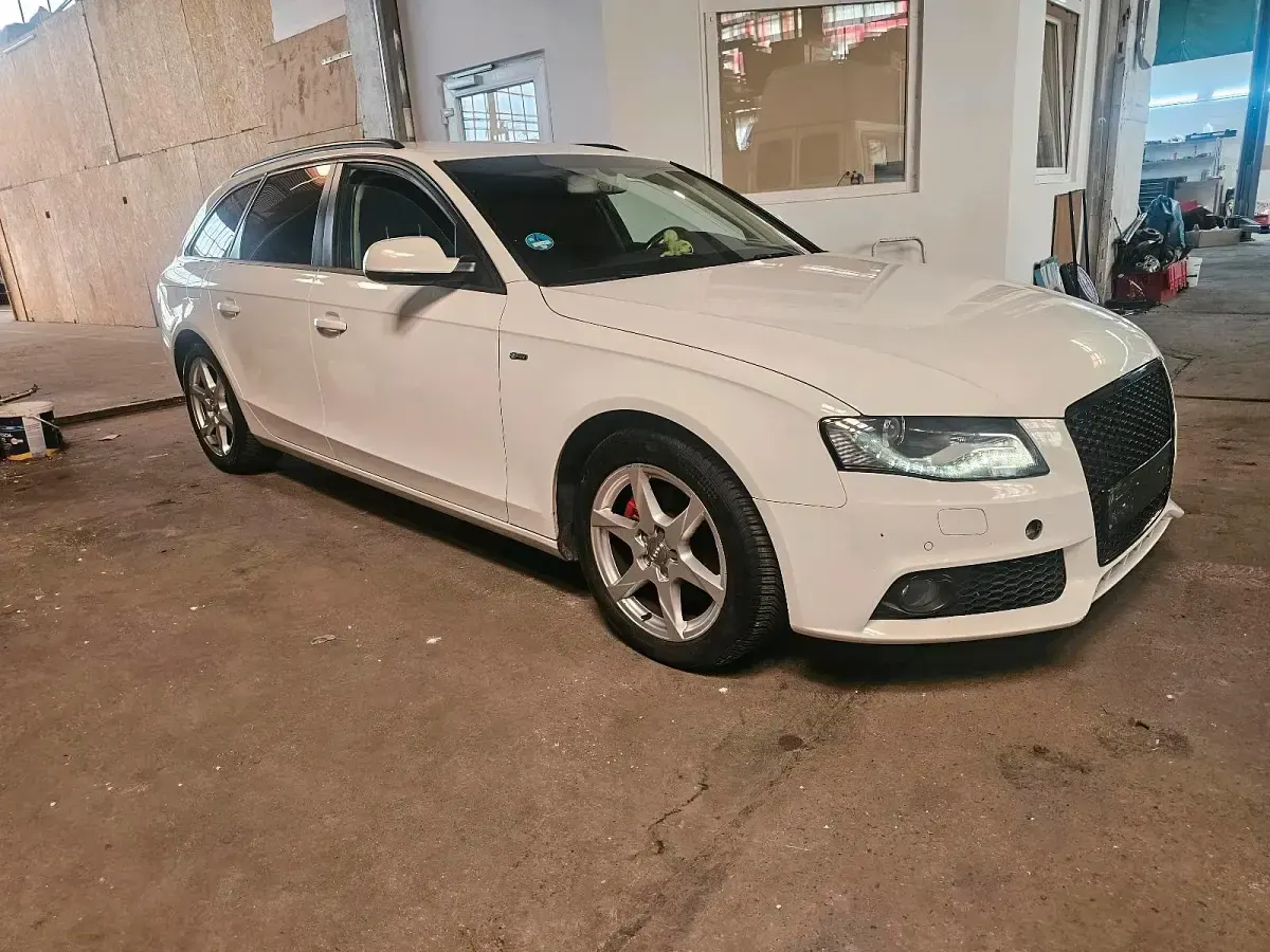 Gebraucht Audi A4 160 PS (117 kW) 2011 Weiß Kombi