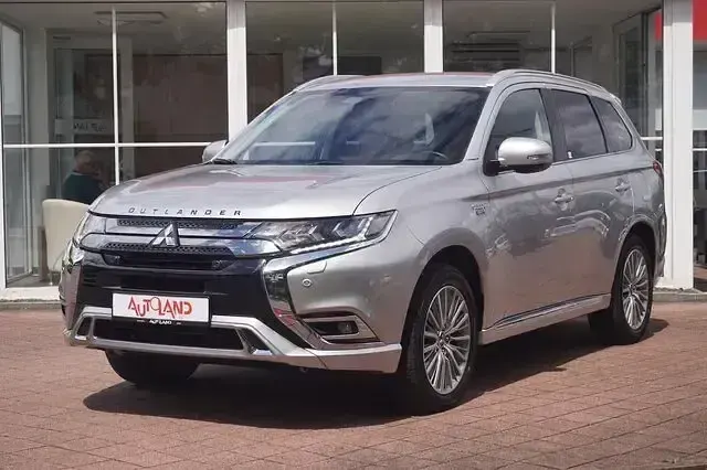 Gebraucht Mitsubishi Outlander P-HEV Plus 224 PS (164 kW) 2020 Silber SUV