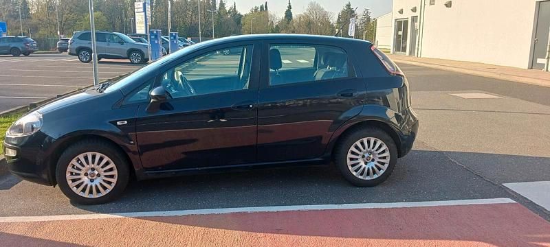 Gebraucht Fiat Grande Punto 77 PS (56 kW) 2011 Blau Kleinwagen