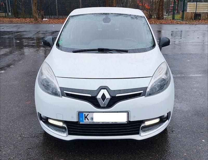 Weiß Gebraucht 2014 Renault Scénic III Bose Edition Van / Kleinbus | 5.120 € (Guter Preis) - Bild 1/4