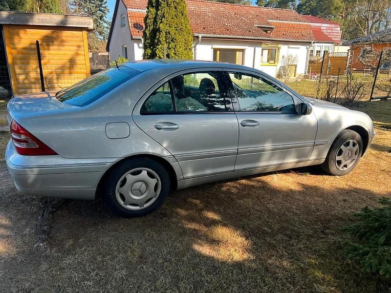 Gebraucht Mercedes C180 143 PS (105 kW) 2004 Silber Limousine