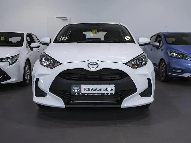 Neu Toyota Yaris 116 PS (85 kW) 2025 Weiß Kleinwagen