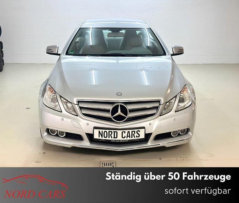 Silber Gebraucht 2010 Mercedes E250 Coupé | 15.300 € (Fairer Preis) - Bild 1/4