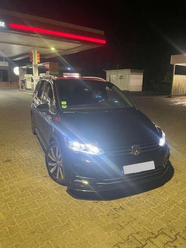 Schwarz Gebraucht 2019 VW Touran Highline Van / Kleinbus | 21.999 € (Superpreis) - Bild 1/4