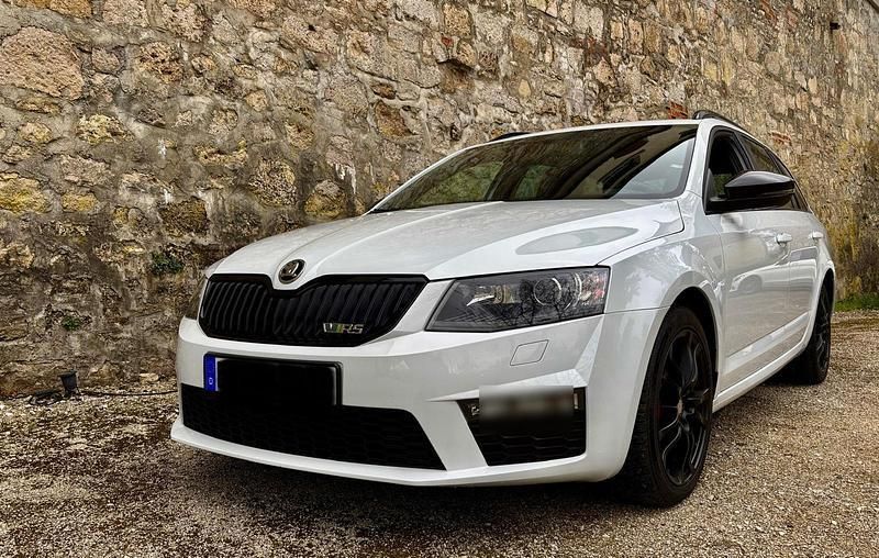 Weiß Gebraucht 2016 Skoda Octavia RS Kombi | 10.900 € (Guter Preis) - Bild 1/4