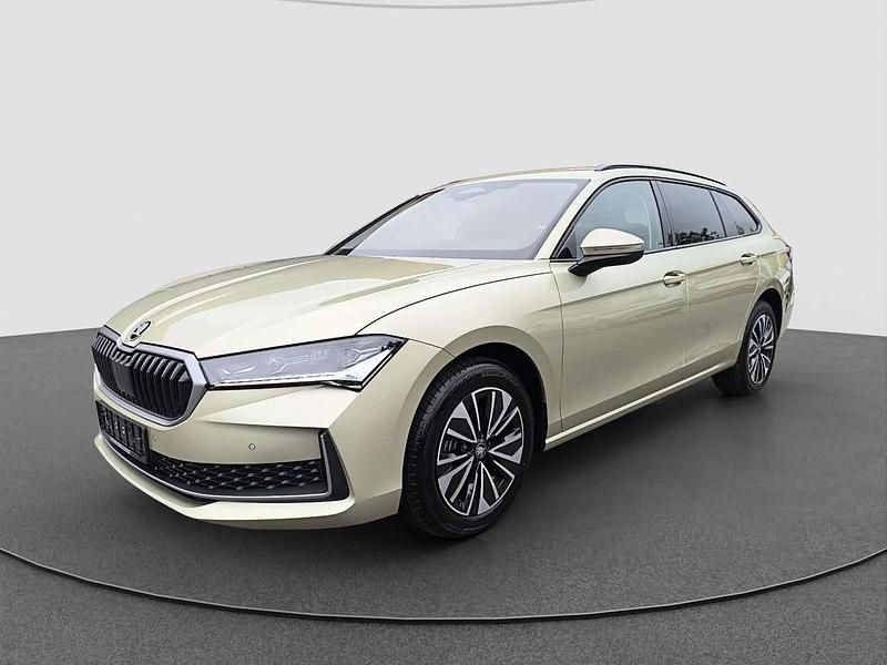 Neu Skoda Superb Selection 150 PS (110 kW) 2025 Beige Kombi