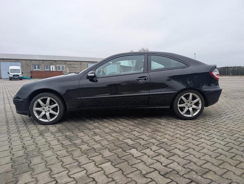 Gebraucht Mercedes C180 142 PS (104 kW) 2005 Schwarz Coupé
