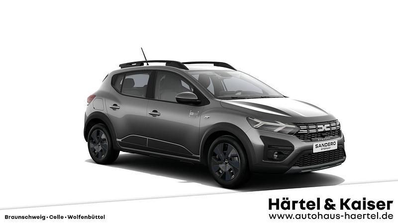 Gebraucht Dacia Sandero Expression 2025 Zedergrün metallic (grün) Kleinwagen