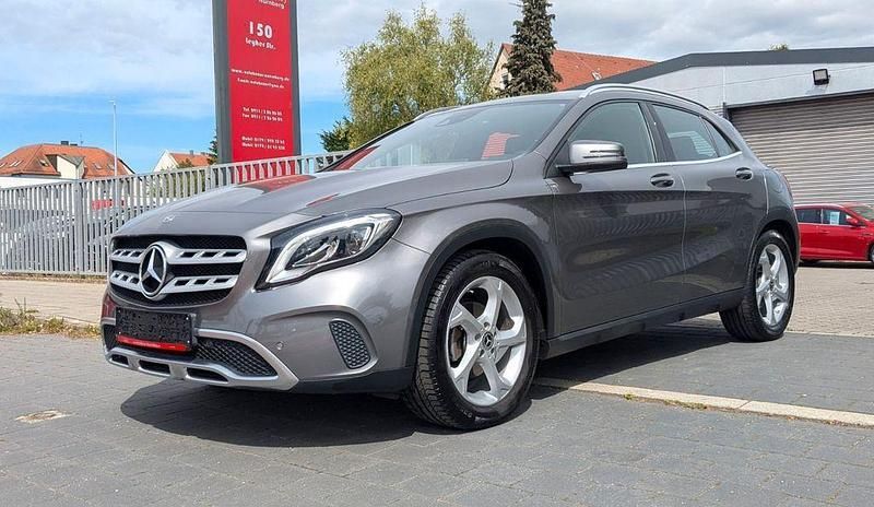 Grau Gebraucht 2019 Mercedes GLA180 Urban SUV | 18.950 € (Guter Preis) - Bild 1/4