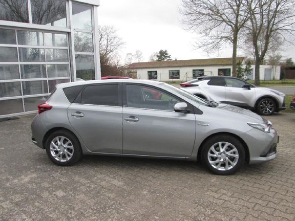 Gebraucht Toyota Auris Hybrid Edition-S 136 PS (100 kW) 2016 Titansilber Limousine