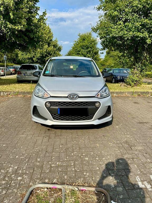 Grau Gebraucht 2018 Hyundai i10 Trend Kleinwagen | 6.399 € (Guter Preis) - Bild 1/4