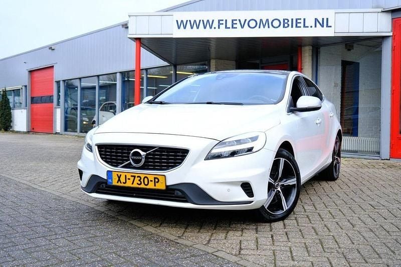 Gebraucht Volvo V40 152 PS (111 kW) 2019 Weiß Limousine