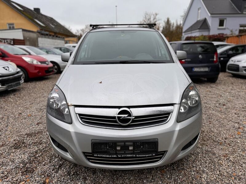 Silber Gebraucht 2010 Opel Zafira Design Edition Van / Kleinbus | 2.800 € (Guter Preis) - Bild 1/4