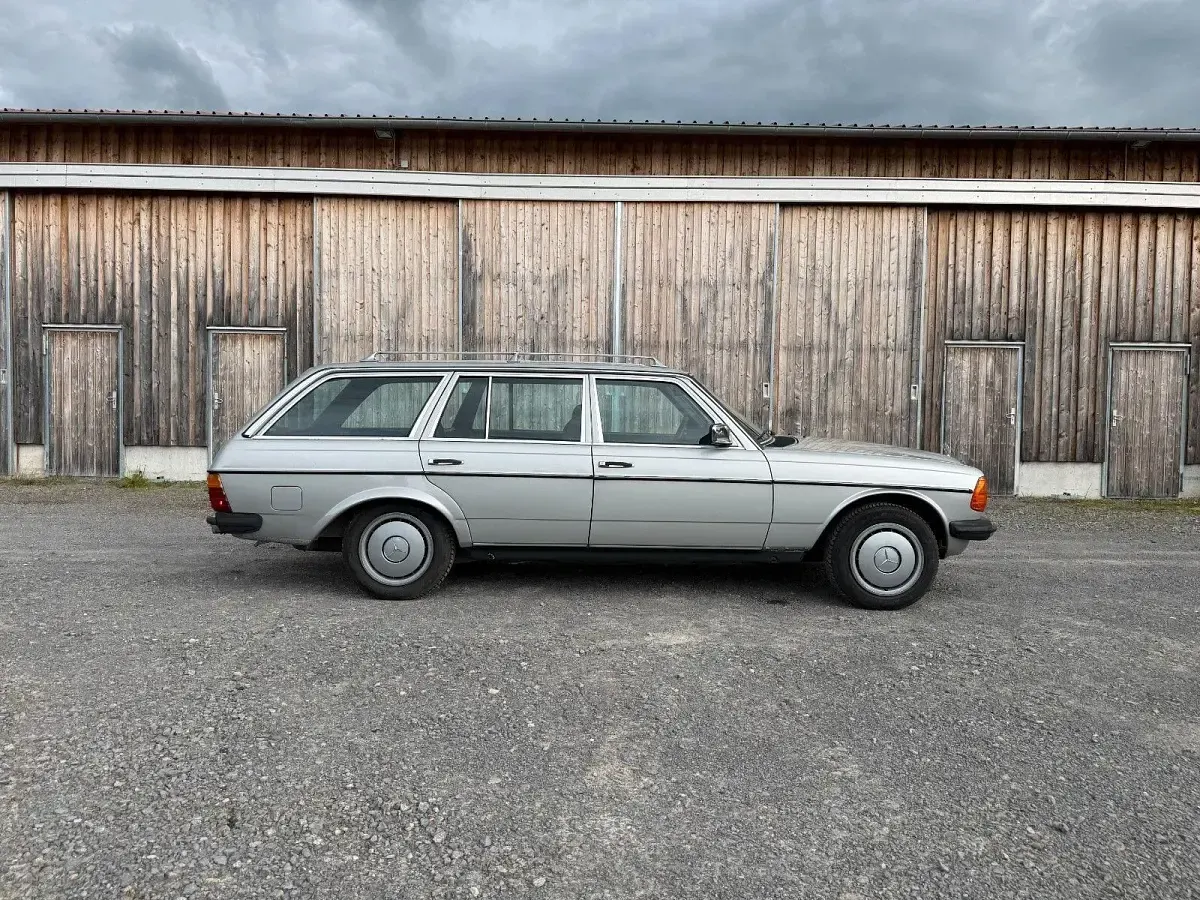 Gebraucht Mercedes 230 136 PS (100 kW) 1984 Silber Kombi