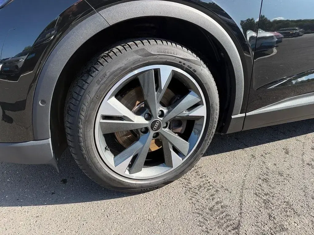 Gebraucht Audi Q4 Sportback e-tron Basis 150 kW (204 PS) 2023 Schwarz SUV