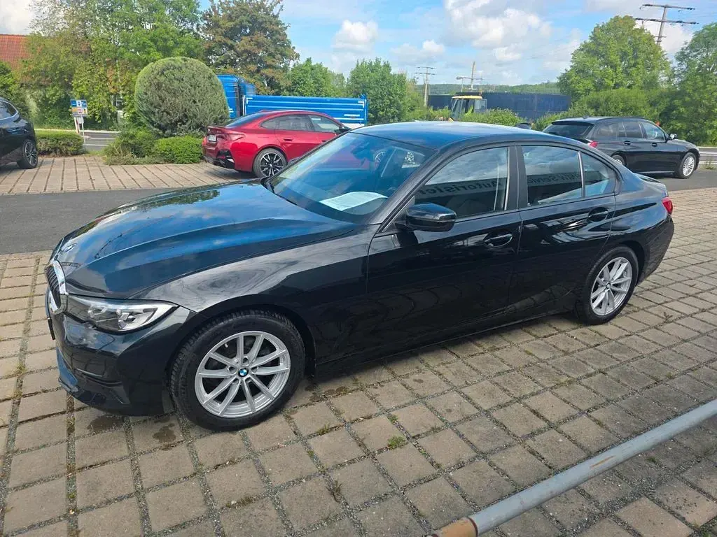 Używany BMW 320 Advantage 184 KM (135 kW) 2020 Czarny Sedan/Limuzyna