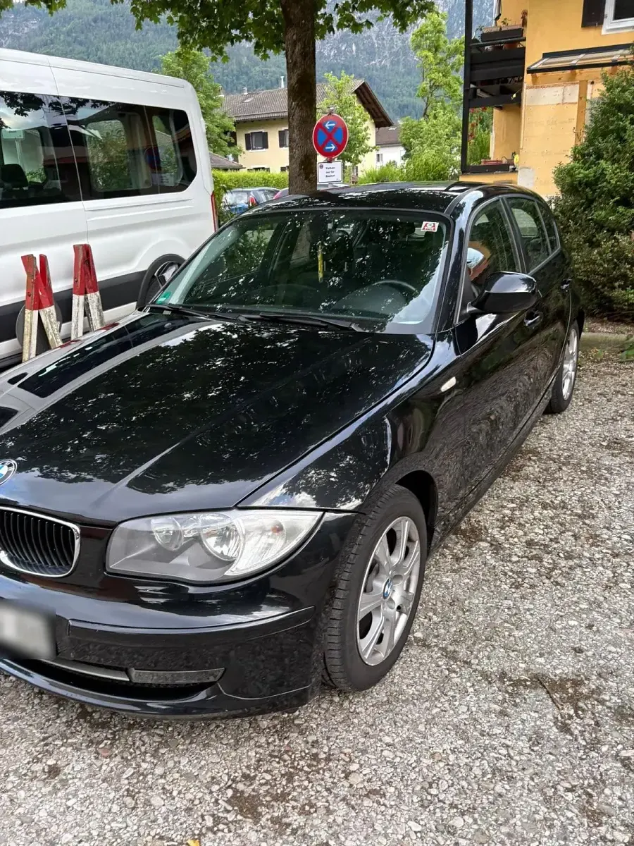 Gebraucht BMW 116 122 PS (89 kW) 2011 Schwarz Kleinwagen