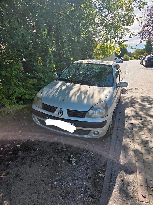 Silber Gebraucht 2004 Renault Clio II Kleinwagen | 250 € - Bild 1/4