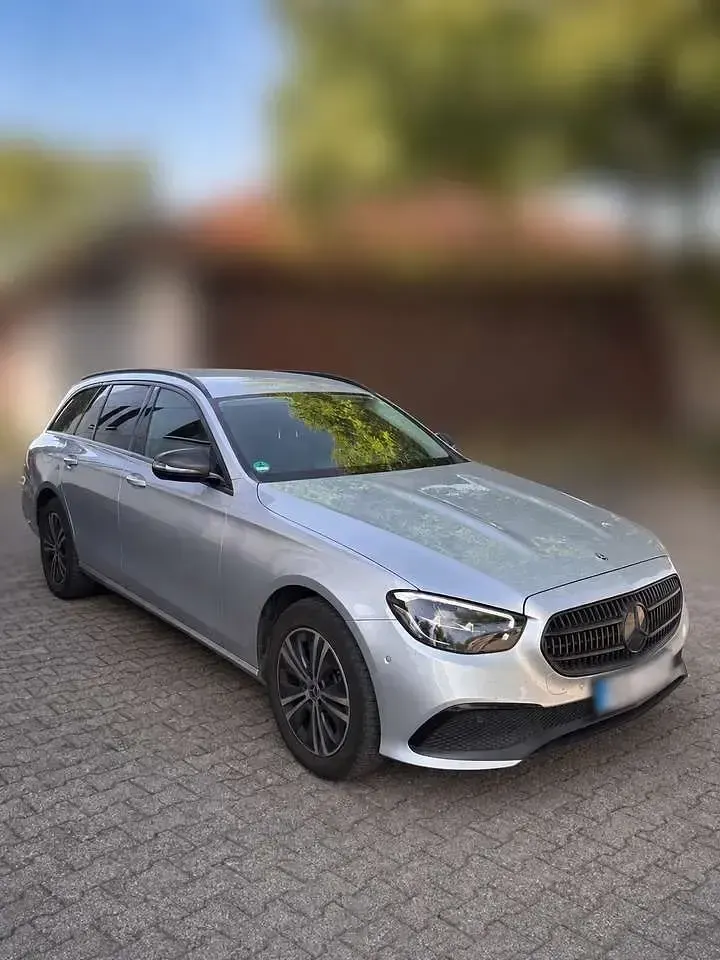 Gebraucht Mercedes E220 Avantgarde 194 PS (142 kW) 2021 Grau Kombi