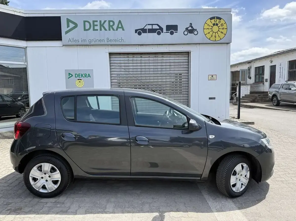 Gebraucht Dacia Sandero Lauréate 73 PS (53 kW) 2018 Grau "comete" Kleinwagen