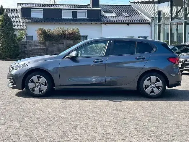 Gebraucht BMW 118 Advantage 140 PS (102 kW) 2020 Mineralgrau metallic Kleinwagen
