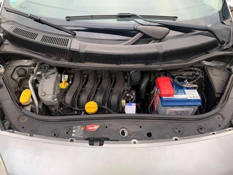 Silber Gebraucht 2006 Renault Scénic Van / Kleinbus | 2.500 € (Fairer Preis) - Bild 1/4