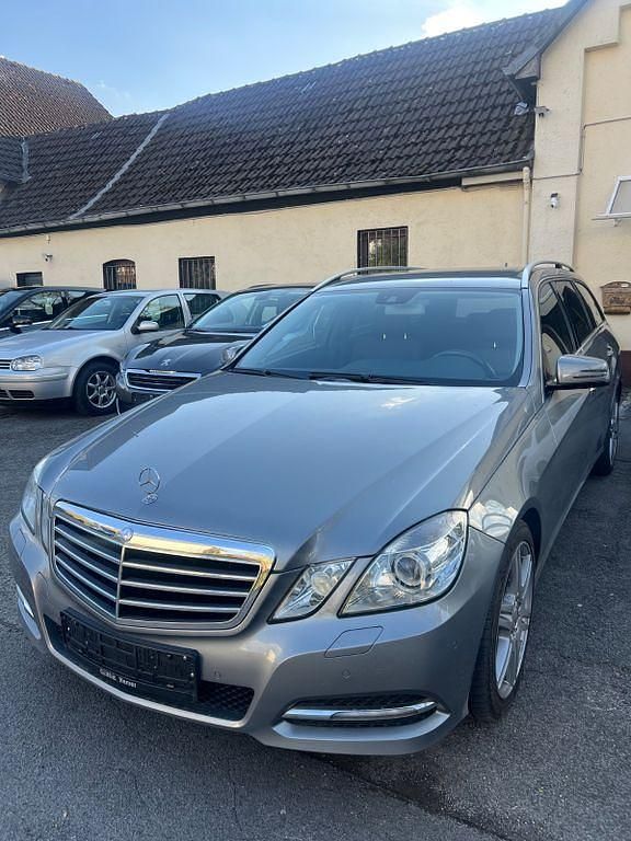 Gebraucht Mercedes E200 184 PS (135 kW) 2011 Silber Limousine