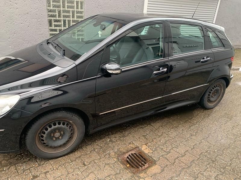 Gebraucht Mercedes B200 136 PS (100 kW) 2008 Schwarz Van / Kleinbus