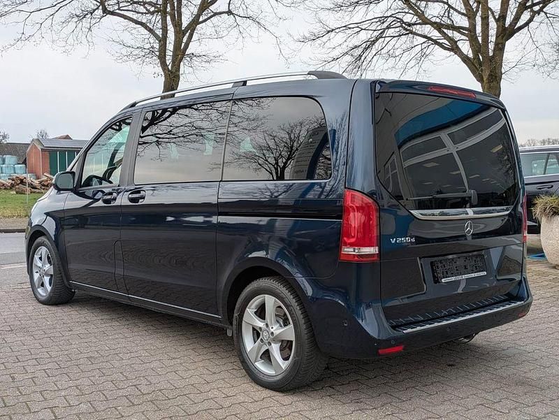 Gebraucht Mercedes V250 190 PS (139 kW) 2017 Blau Van / Kleinbus