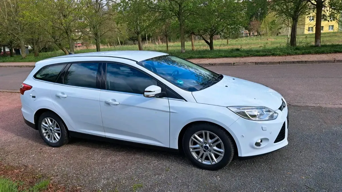 Gebraucht Ford Focus 140 PS (102 kW) 2012 Weiß Kombi