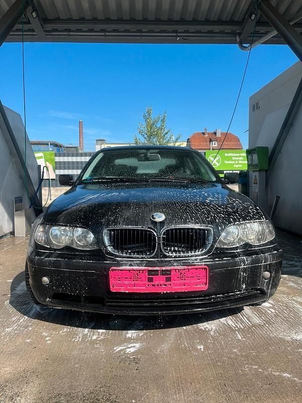 Schwarz Gebraucht 2002 BMW 318 Limousine | 950 € (Superpreis) - Bild 1/3