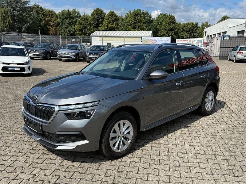 Graphitegrau metallic (metallic) Gebraucht 2023 Skoda Kamiq Style SUV | 22.990 € (Fairer Preis) - Bild 1/4