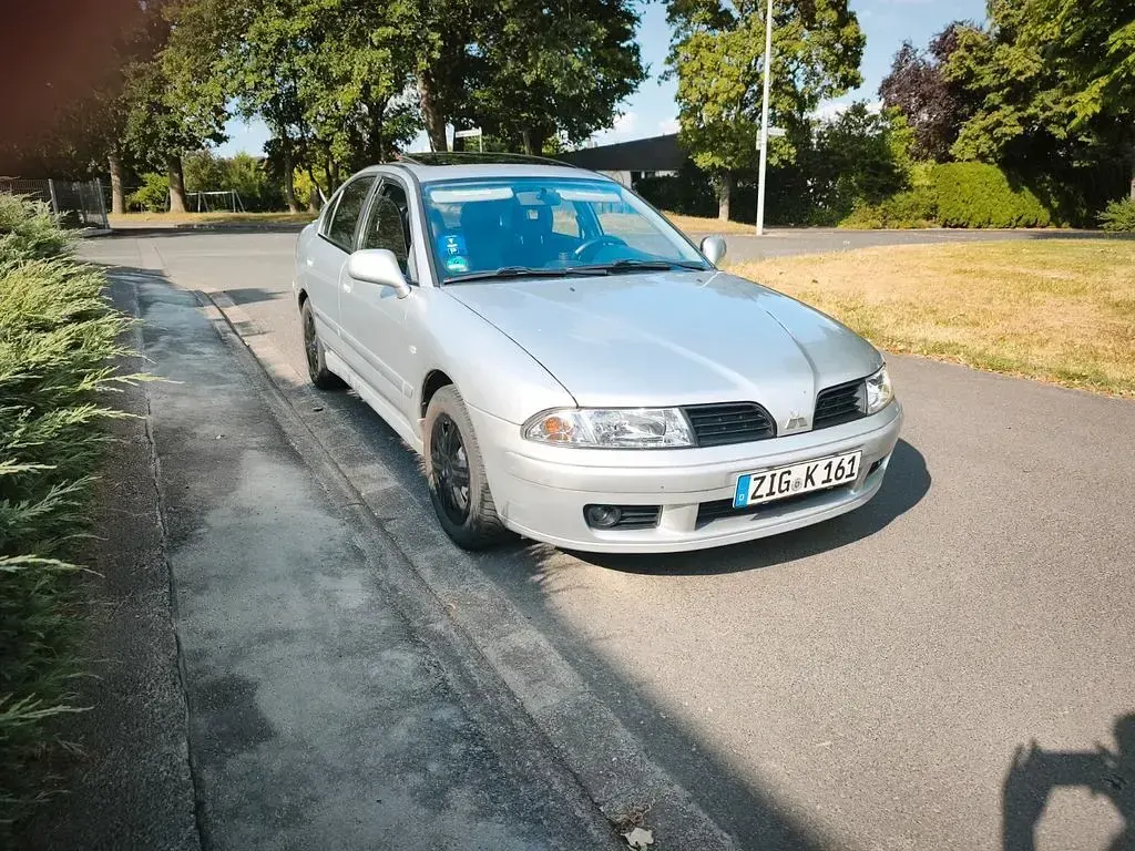 Gebraucht Mitsubishi Carisma 125 PS (91 kW) 2004 Silber Limousine