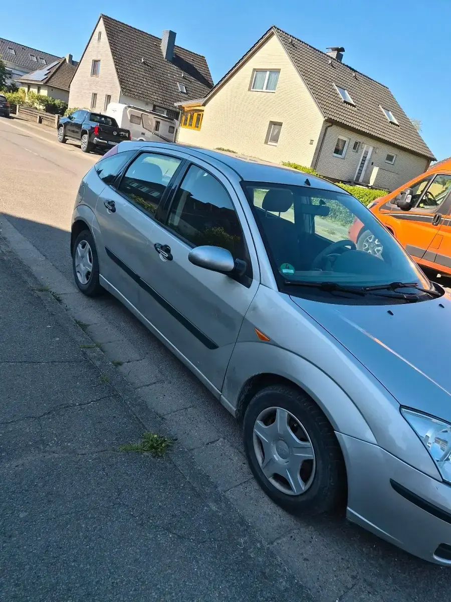 Second-hand Ford Focus 101 CP (74 kW) 2002 Argintiu Hatchback