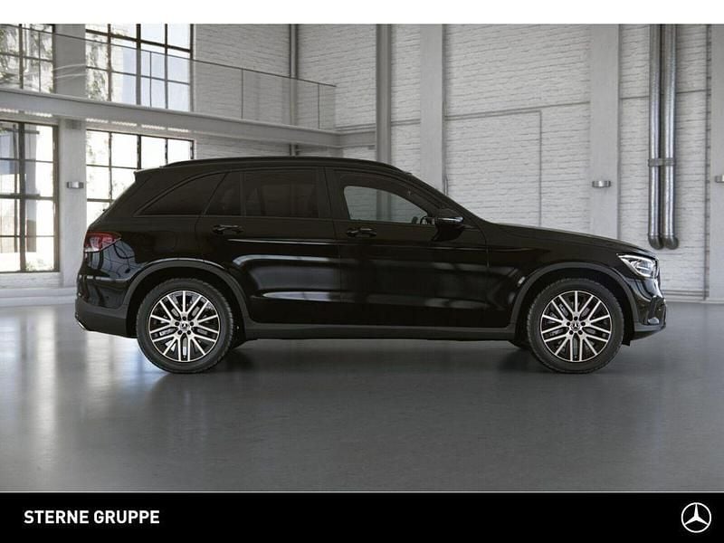 Gebraucht Mercedes GLC300 Night 245 PS (180 kW) 2022 Unilack schwarz SUV