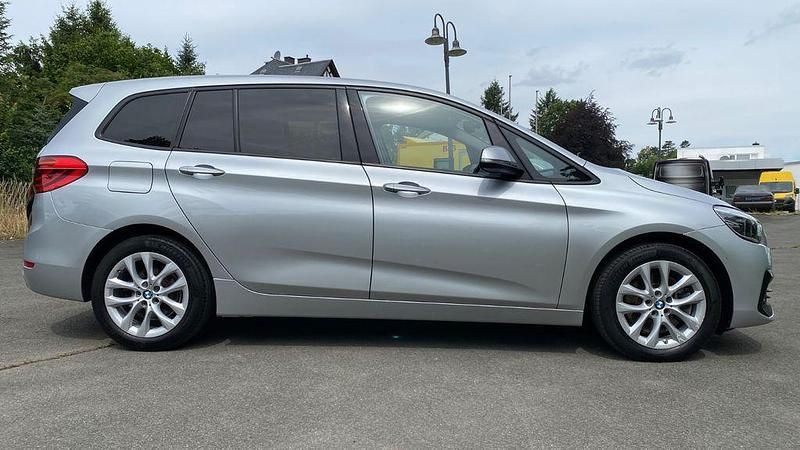 Silber Gebraucht 2021 BMW 218 Gran Tourer Advantage Van / Kleinbus | 12.850 € (Superpreis) - Bild 1/4