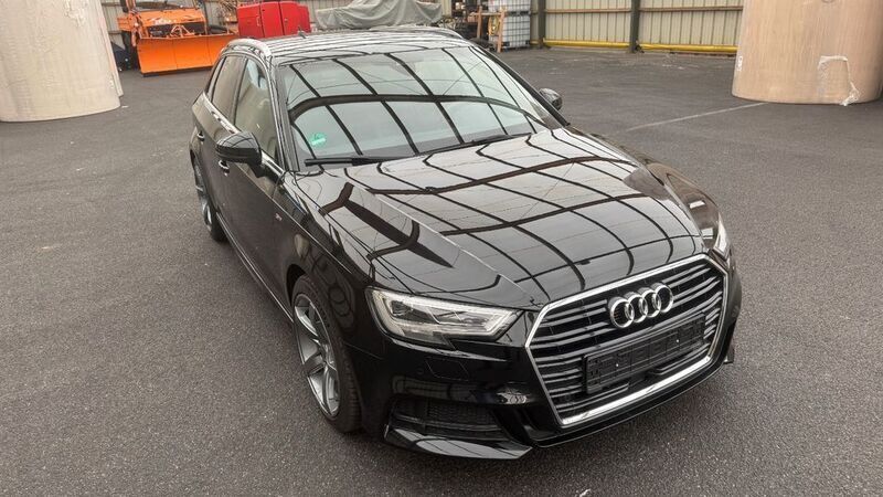 Schwarz Gebraucht 2017 Audi A3 Sportback Ambiente Limousine | 18.200 € (Fairer Preis) - Bild 1/4