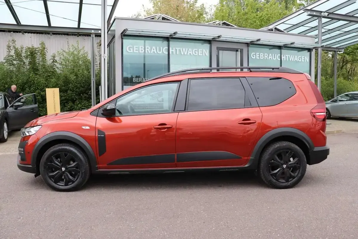 Gebraucht Dacia Jogger Extreme 101 PS (74 kW) 2022 Terrakottabraun Van / Kleinbus