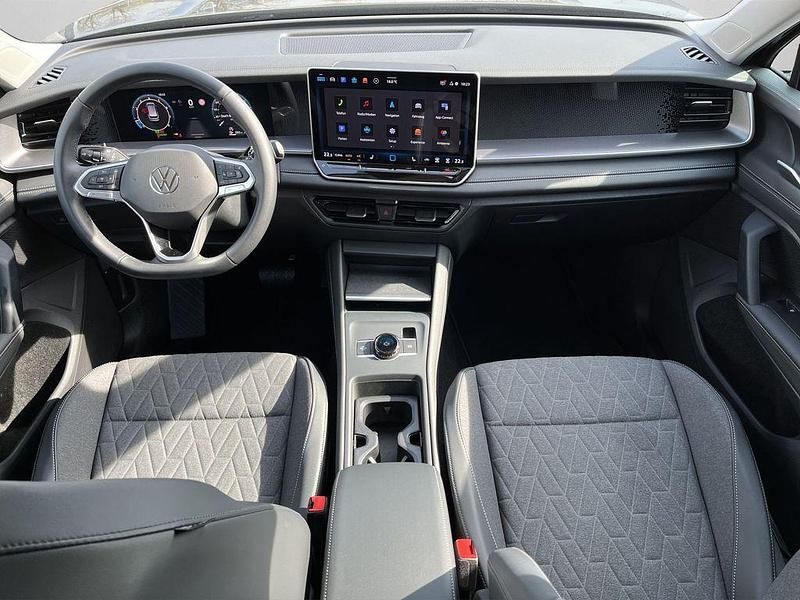 Gebraucht VW Tayron Life 150 PS (110 kW) 2025 Grenadillschwarz metallic (metallic) SUV