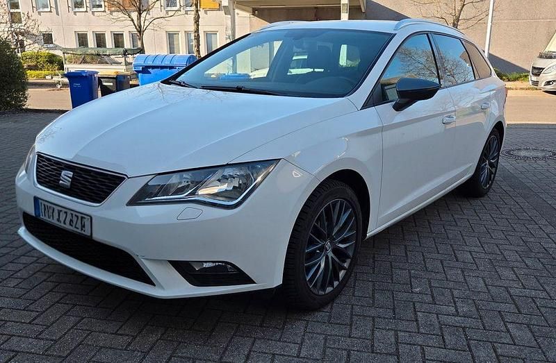 Weiß Gebraucht 2016 Seat Leon ST CONNECT Kombi | 8.100 € (Fairer Preis) - Bild 1/4