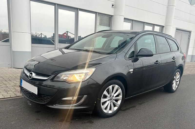Gebraucht Opel Astra Edition 140 PS (102 kW) 2012 Schwarz Kombi