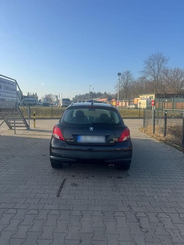 Gebraucht Peugeot 207 73 PS (53 kW) 2009 Schwarz Kleinwagen